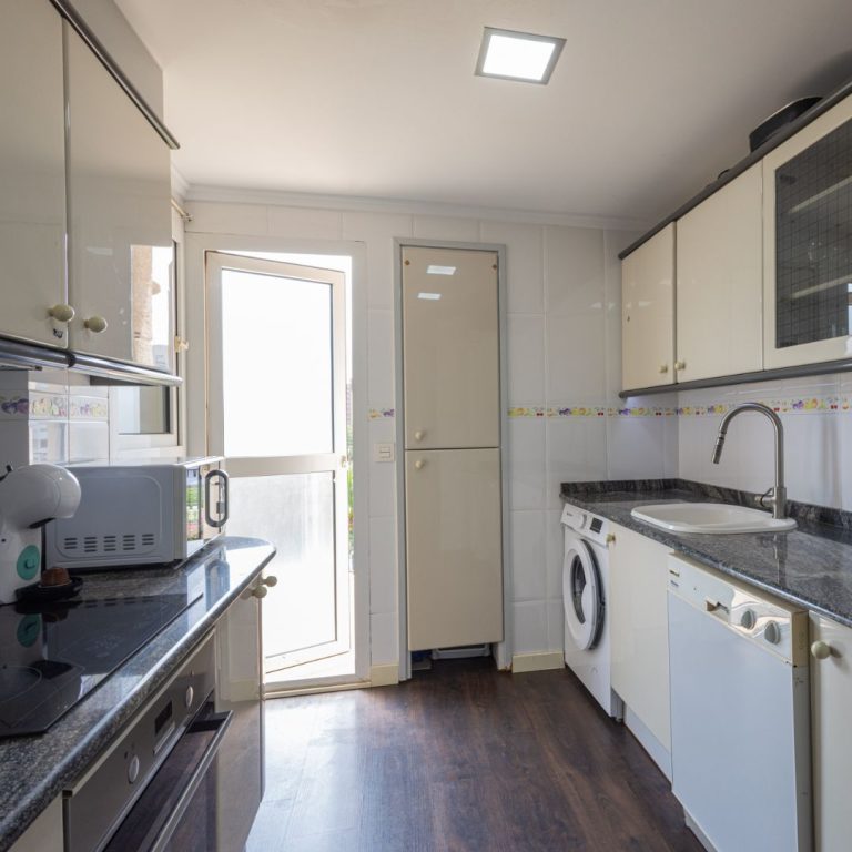 Apartamento Cármenes Gandía Balcón Cocina